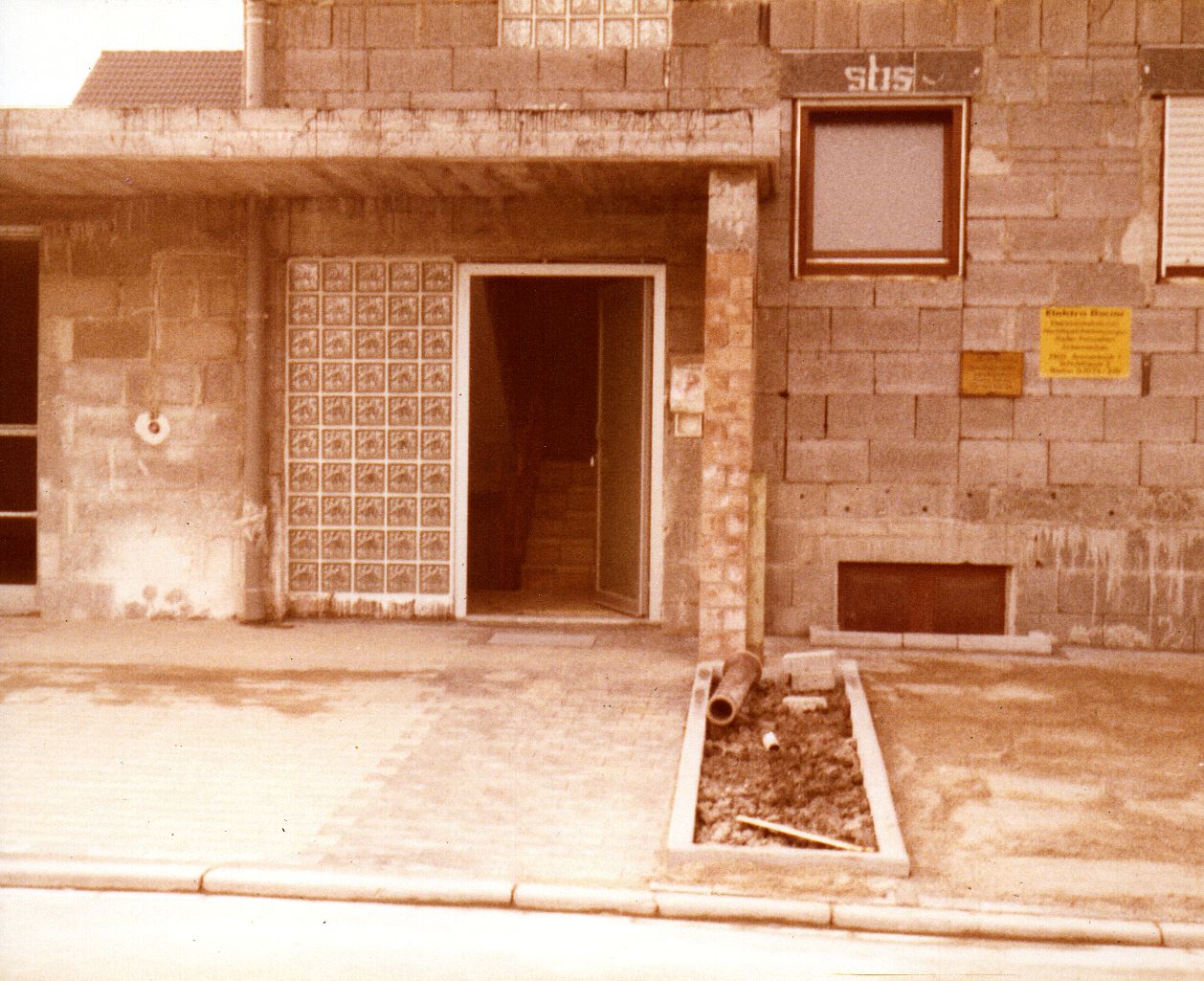 003.jpg
